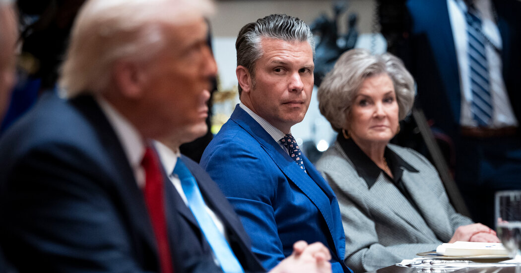 T&agrave;u s&acirc;n bay USS Gerald R. Ford tr&ecirc;n biển