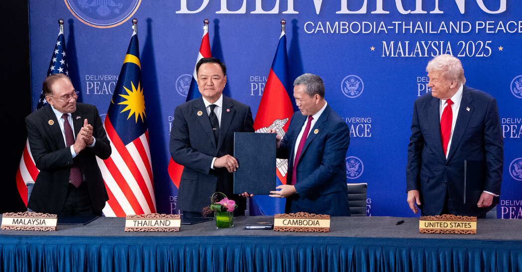 Cựu Tổng thống Mỹ Donald Trump tham dự sự kiện liên quan đến thỏa thuận hòa bình biên giới Campuchia và Thái Lan tại Kuala Lumpur.