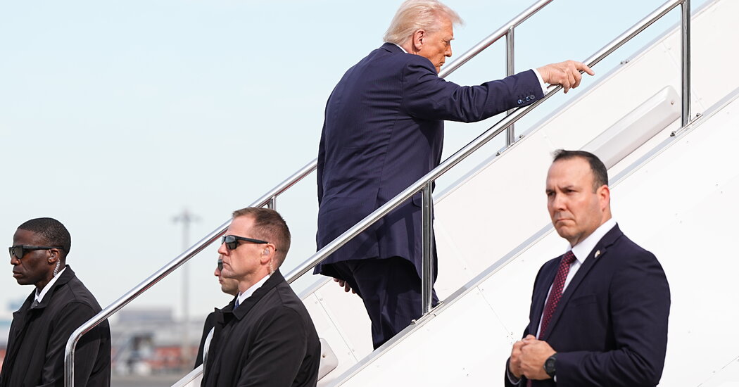 Tổng thống Donald Trump trên chuyên cơ Air Force One