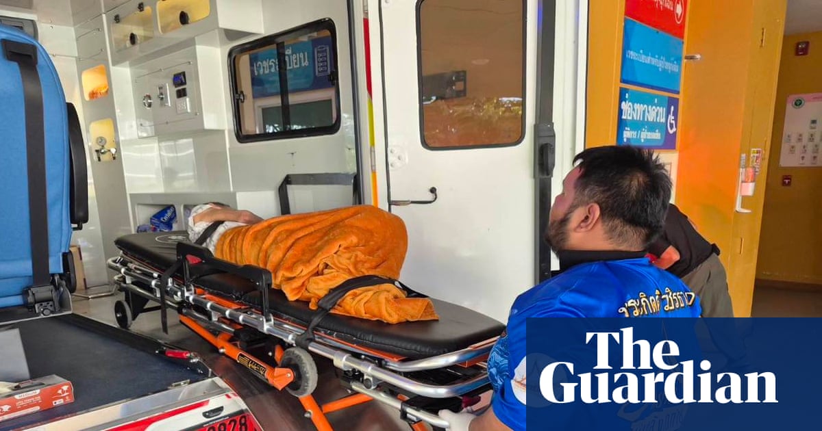 Người phụ nữ Th&aacute;i Lan bất ngờ cử động trong quan t&agrave;i trước khi hỏa t&aacute;ng