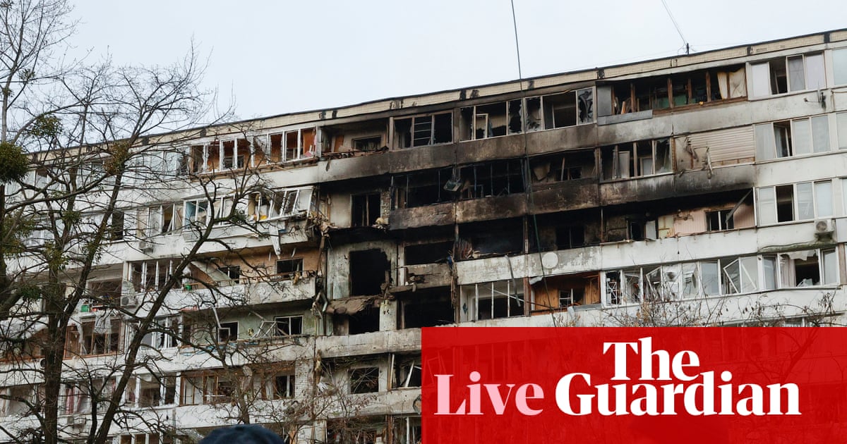 Tổng thống Ukraine Volodymyr Zelenskyy v&agrave; c&aacute;c l&atilde;nh đạo kh&aacute;c tại cuộc họp trực tuyến