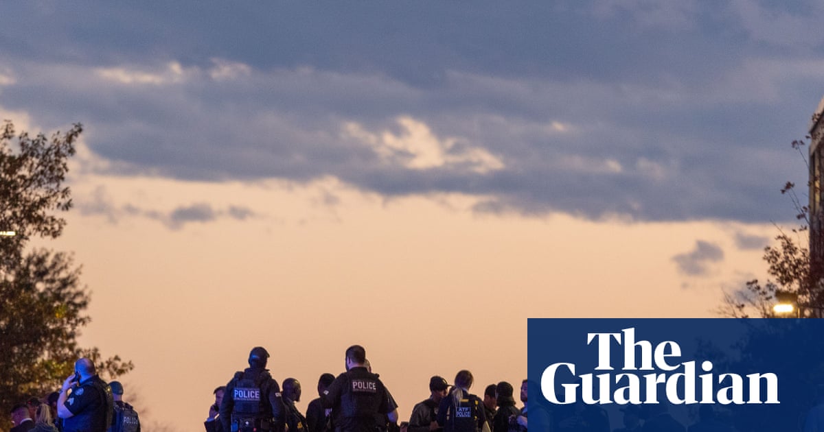 Lực lượng thực thi ph&aacute;p luật gần Farragut Square sau vụ nổ s&uacute;ng