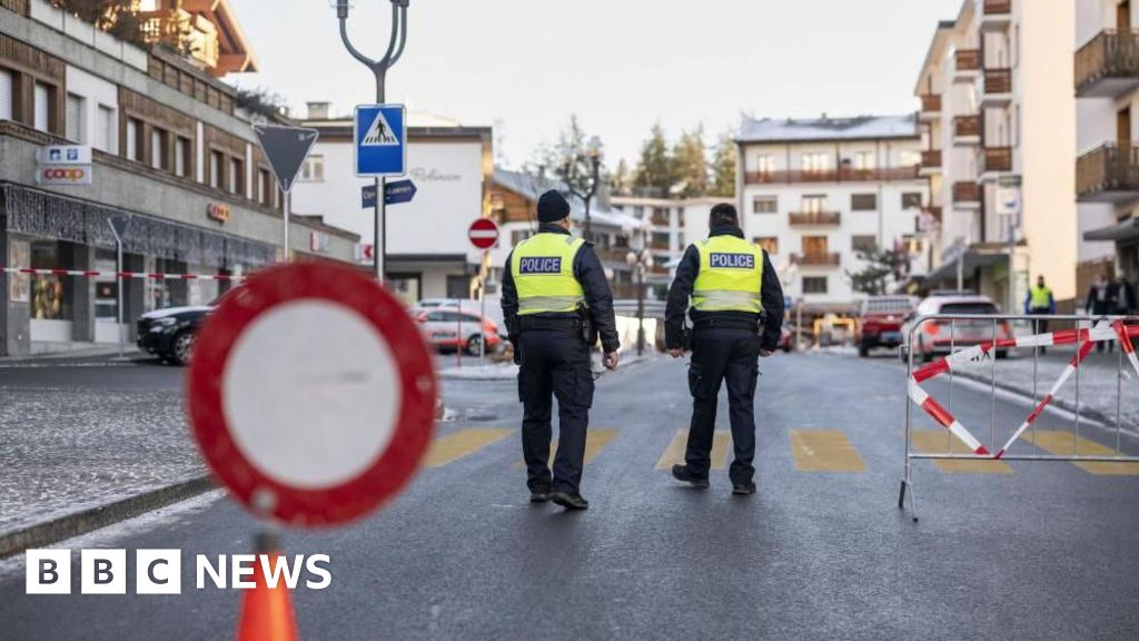 To&agrave;n cảnh qu&aacute;n bar Le Constellation ở Crans-Montana sau vụ ch&aacute;y