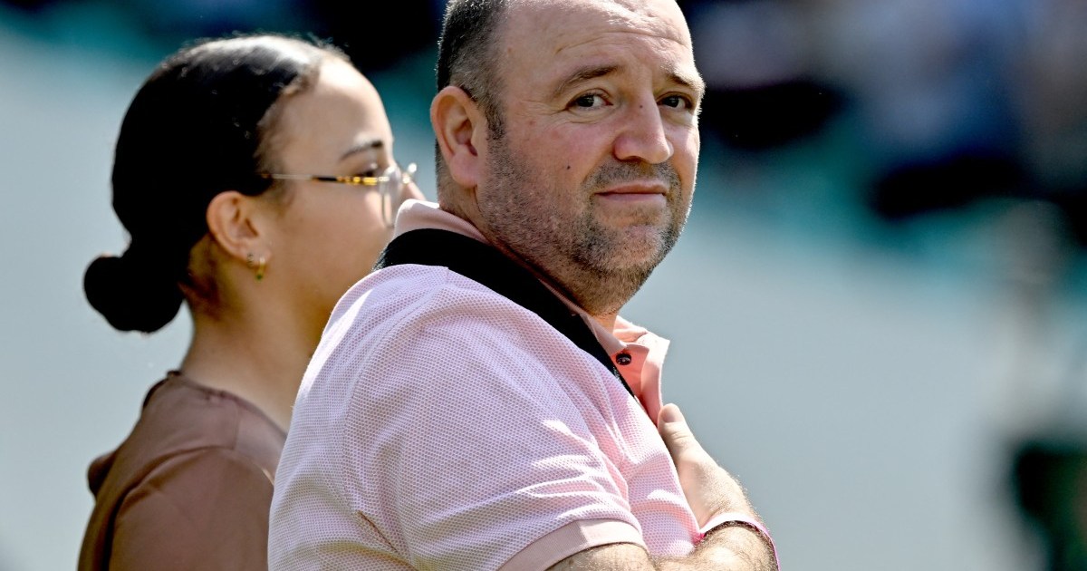 Ahmed al-Ahmed v&agrave; lực lượng cứu hộ được vinh danh tại Sydney Cricket Ground trước trận đấu Ashes.