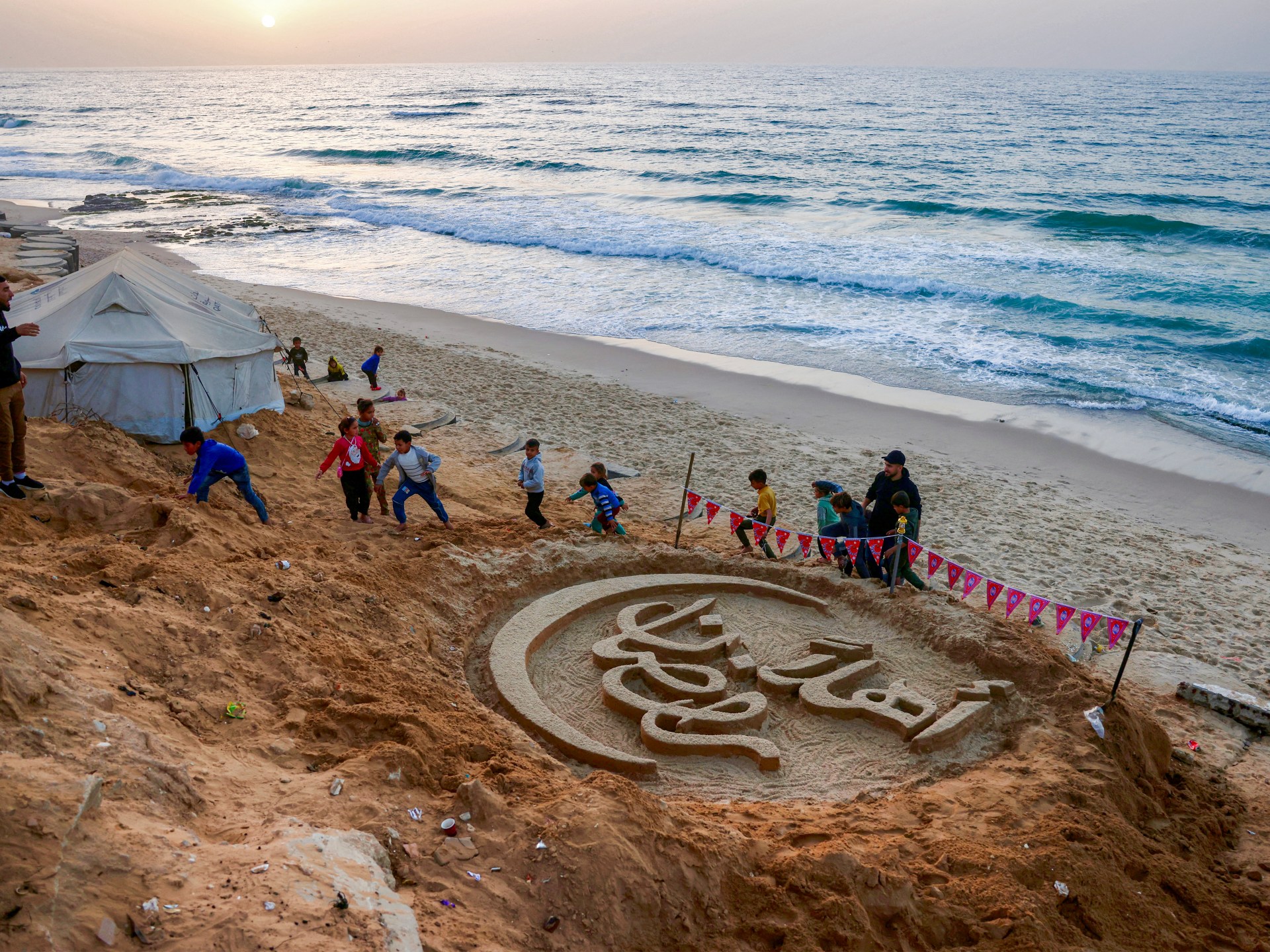 Người Palestine tại Gaza trong th&aacute;ng Ramadan giữa đống đổ n&aacute;t