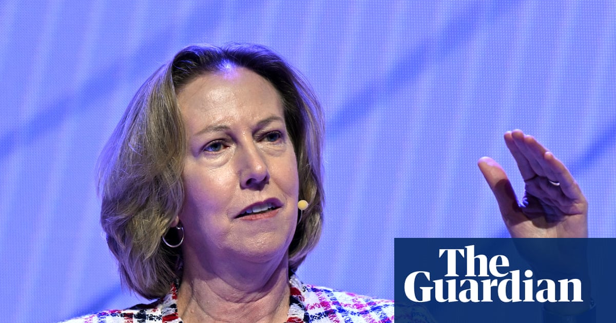 Meg O'Neill, nữ CEO đầu ti&ecirc;n của BP