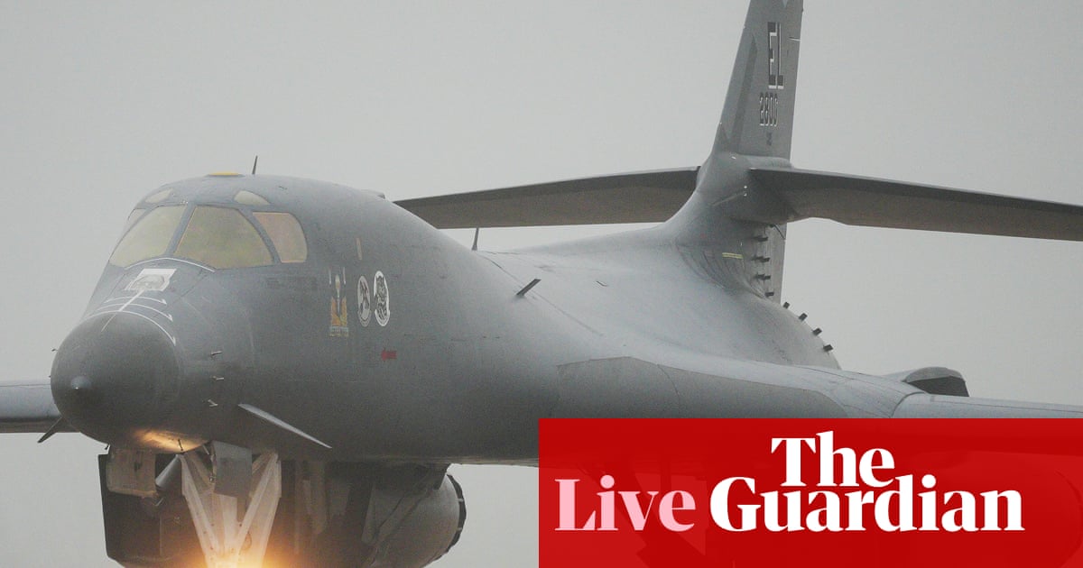 Kh&oacute;i bốc l&ecirc;n sau một cuộc tấn c&ocirc;ng ở Trung Đ&ocirc;ng