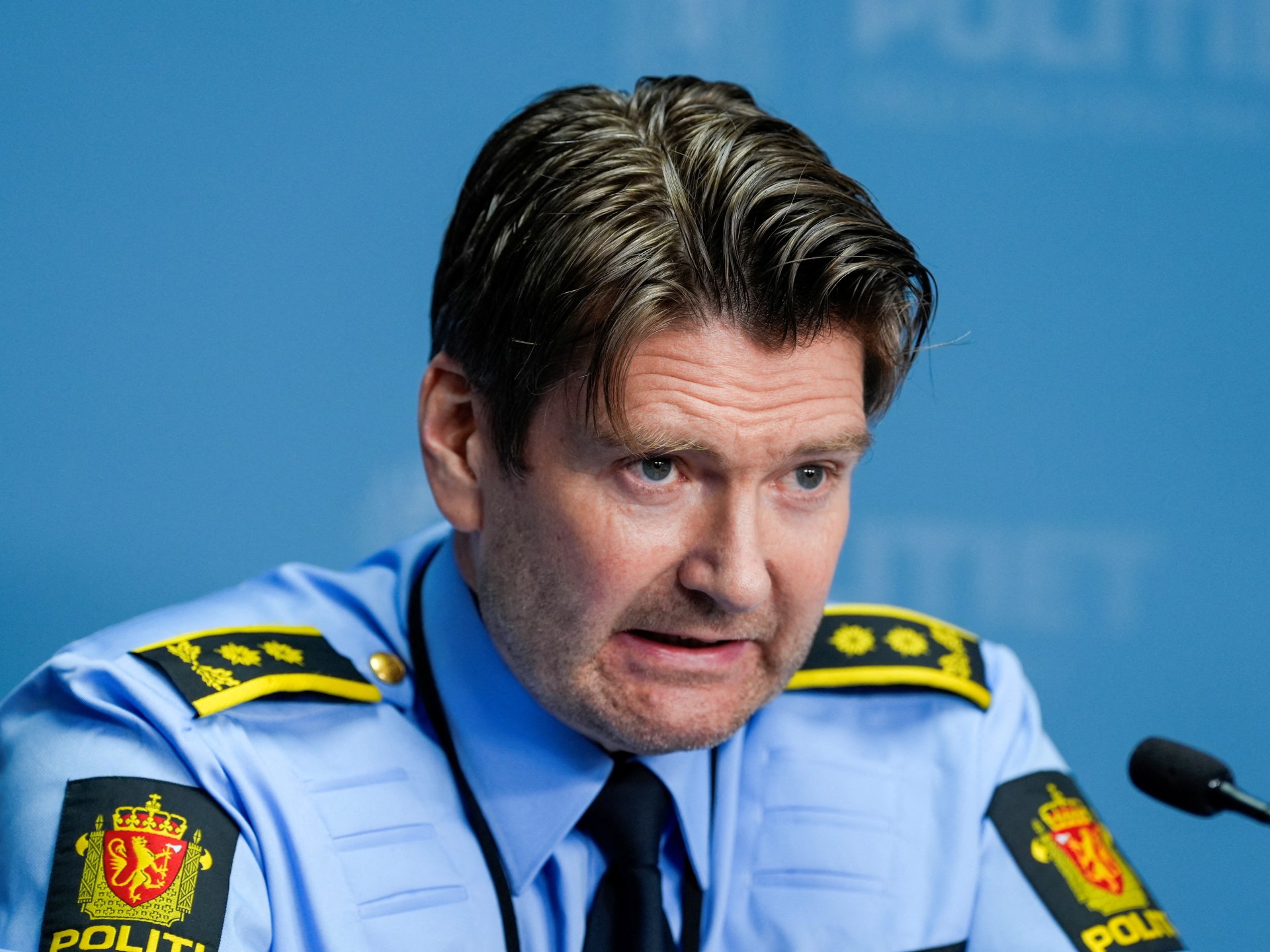 Xe cảnh s&aacute;t b&ecirc;n ngo&agrave;i Đại sứ qu&aacute;n Mỹ ở Oslo sau vụ nổ