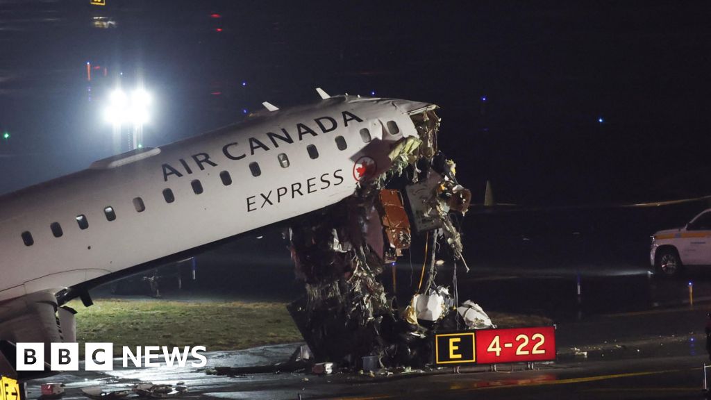 M&aacute;y bay Air Canada bị hư hại sau va chạm tại s&acirc;n bay LaGuardia