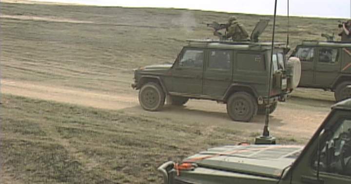 Lực lượng Canada v&agrave; Đồng minh tham gia huấn luyện bắn đạn thật tại CFB Suffield v&agrave;o th&aacute;ng 5 năm 2010.