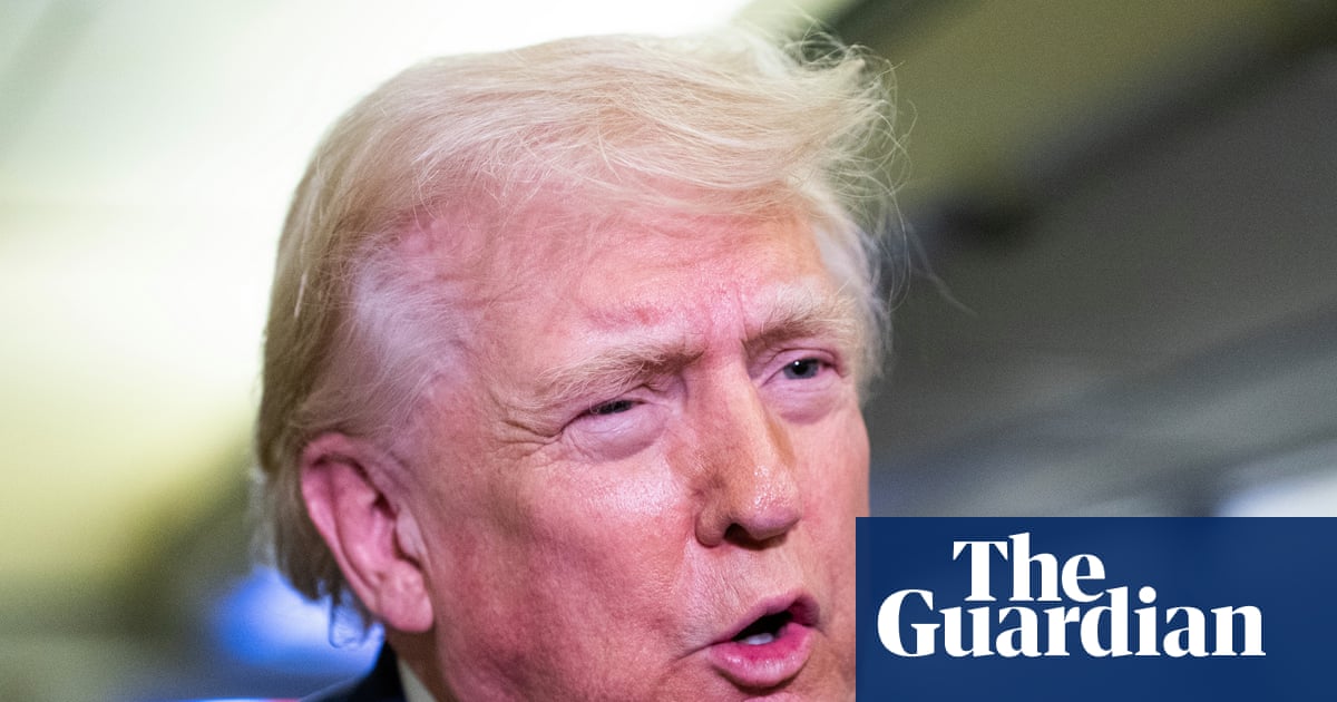 Donald Trump n&oacute;i chuyện với b&aacute;o Financial Times