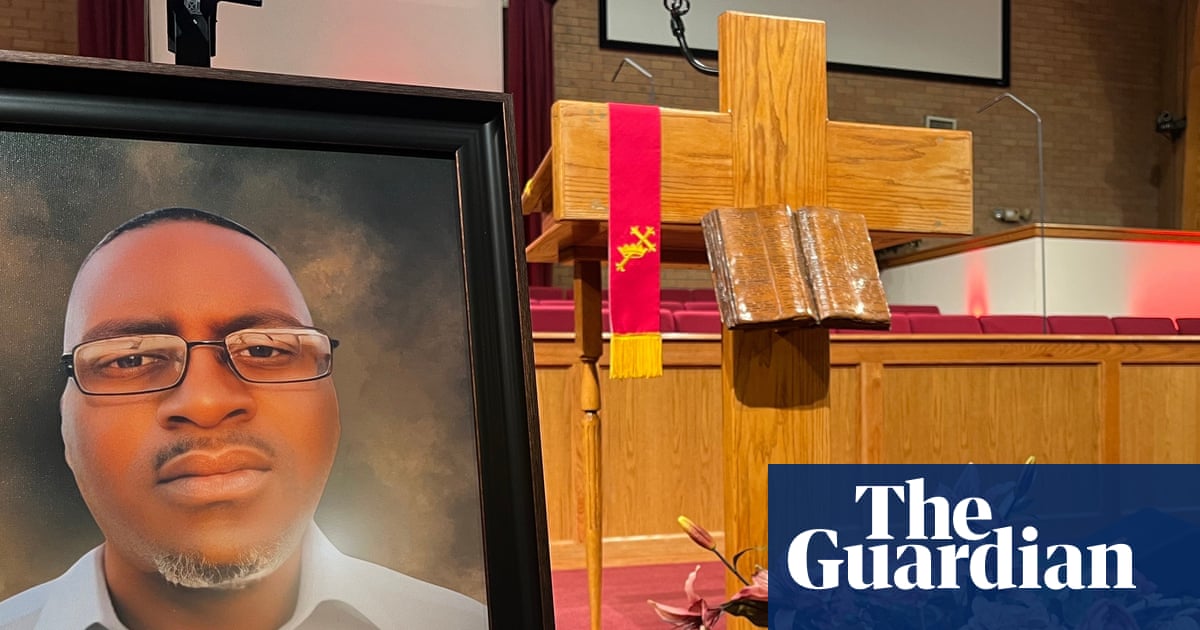 Charles Adair tại một buổi lễ tưởng niệm ở Kansas City