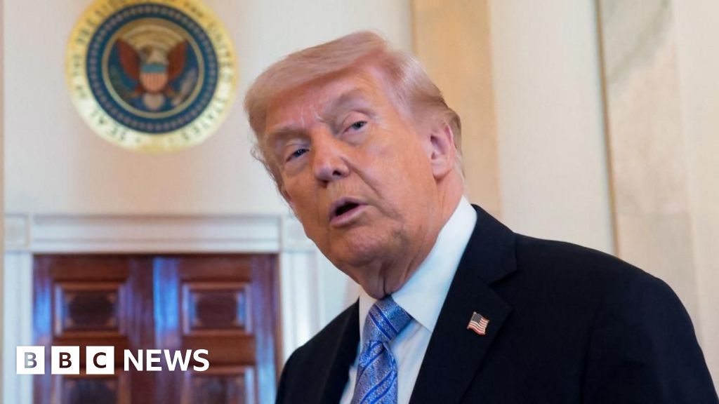Tổng thống Mỹ Donald Trump đang ph&aacute;t biểu trước c&ocirc;ng ch&uacute;ng