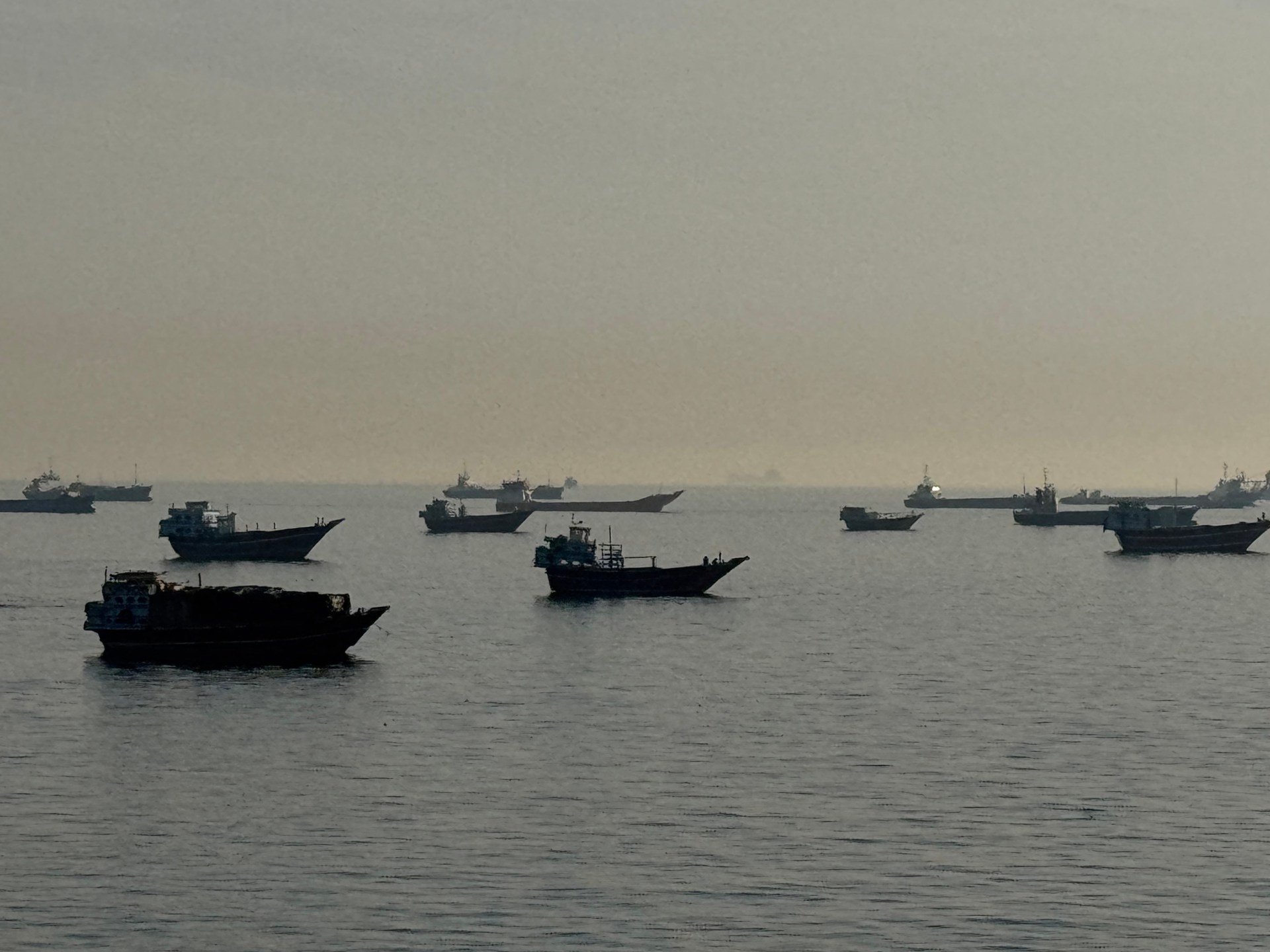 Si&ecirc;u t&agrave;u chở dầu qua Eo biển Hormuz