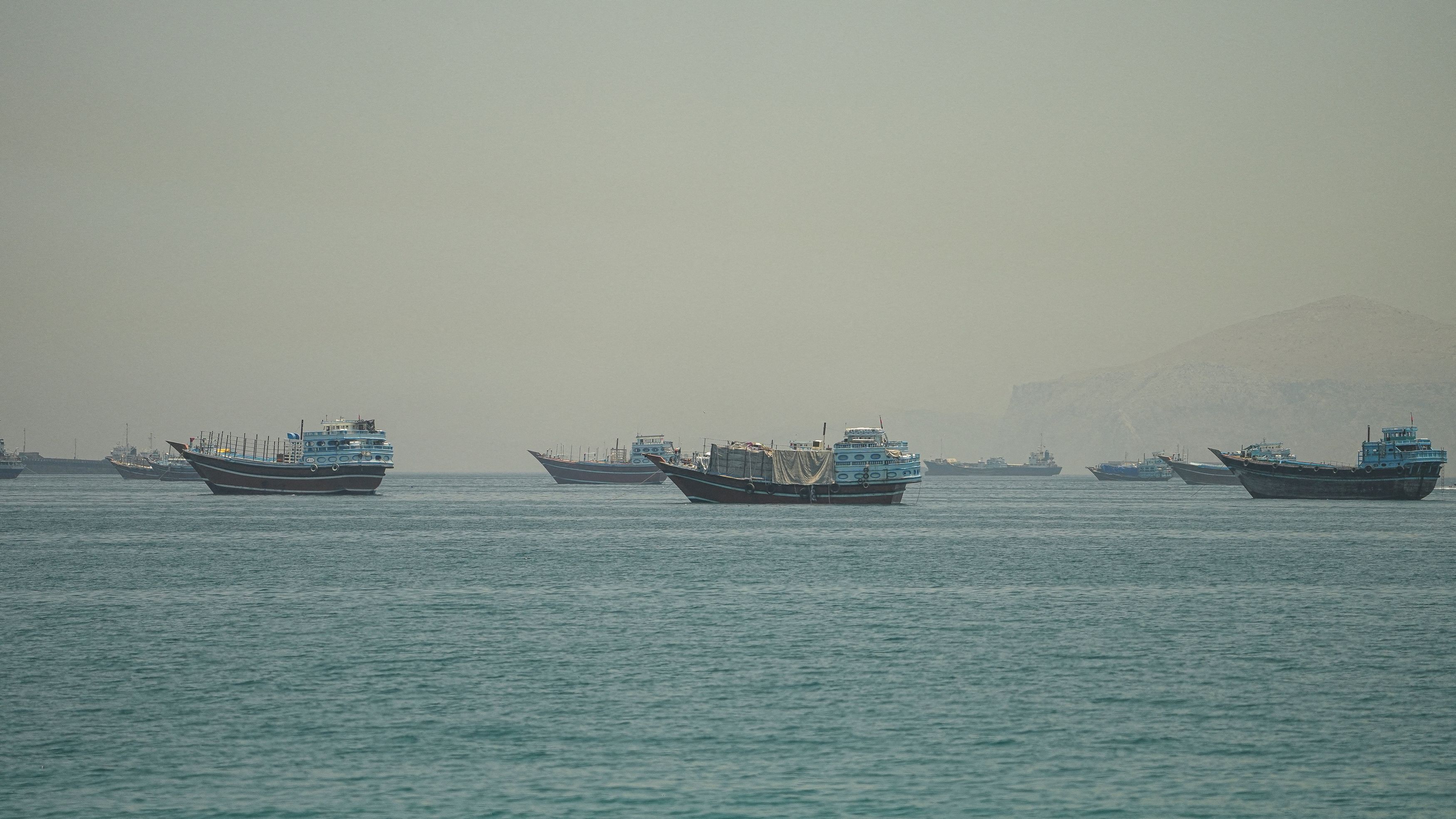 M&aacute;y bay qu&acirc;n sự Mỹ đang bay tr&ecirc;n bầu trời đ&ecirc;m