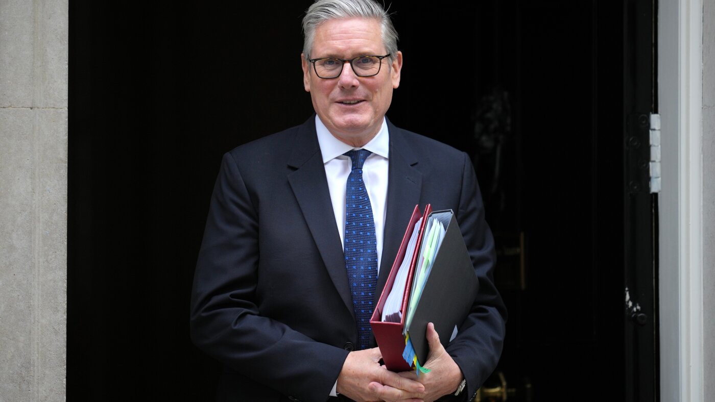 Thủ tướng Anh Keir Starmer rời Phố Downing